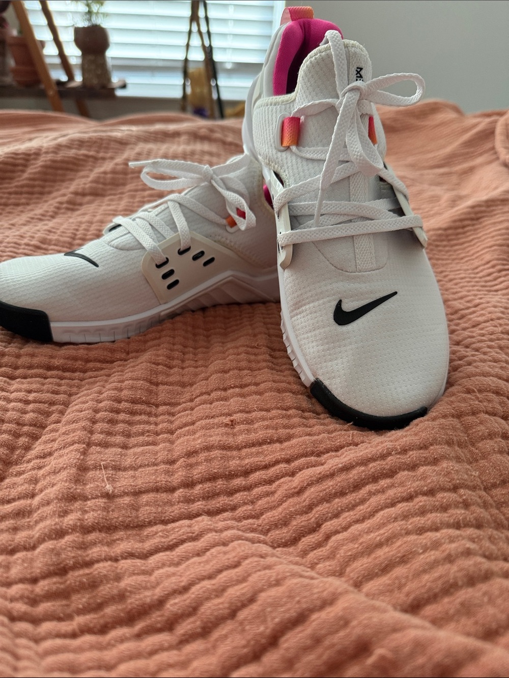 Nike Metcon Training Shoes – White/Pink – Excellent Condition (Worn Twice) 7.5